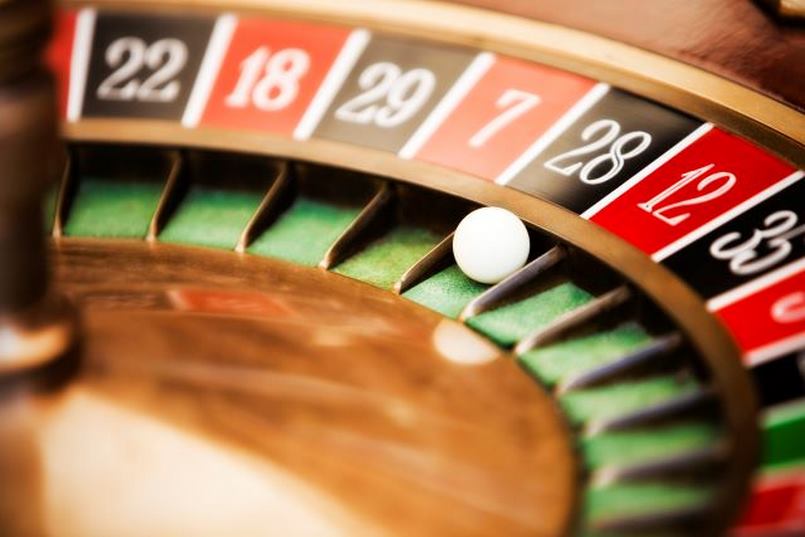 Trong roulette châu Âu, đặt cược vào các nhóm số thay vì số đơn lẻ